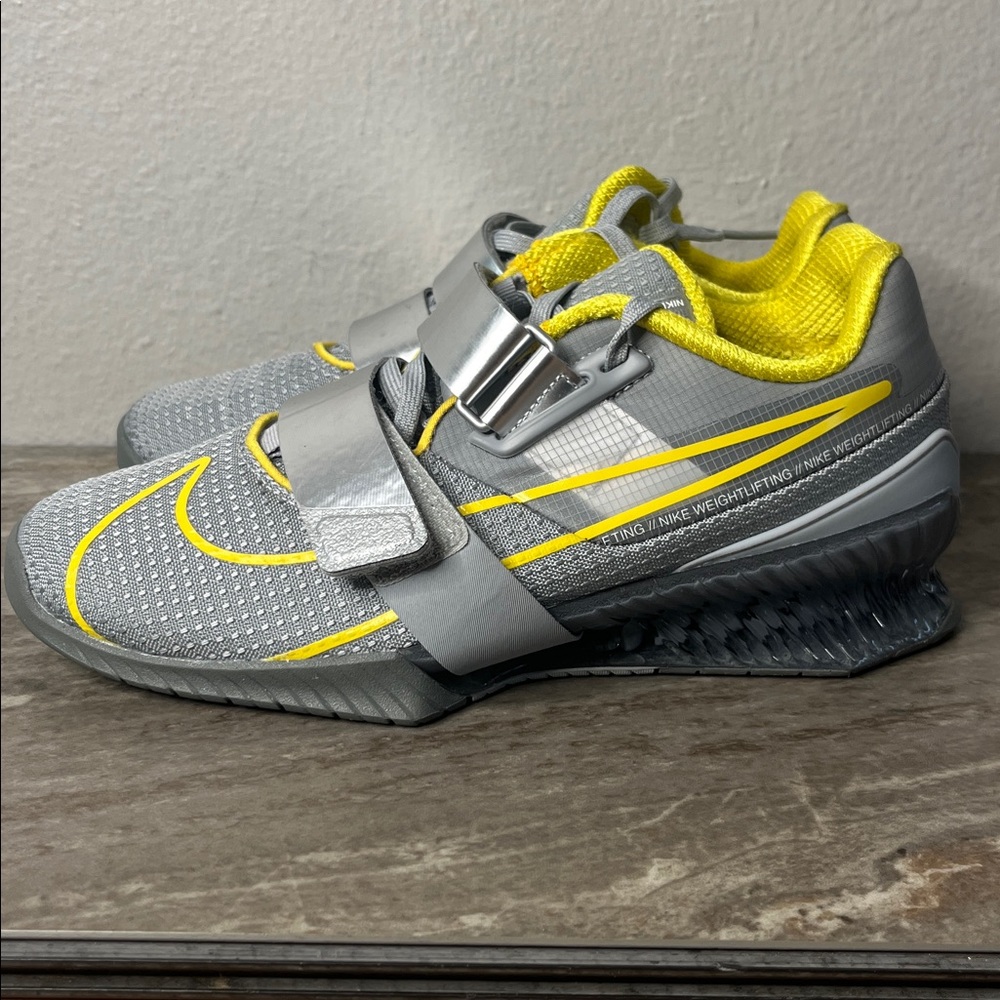 NEW Nike Romaleos 4 Men’s Size Weightlifting Shoes Gray Silver Yellow CD3463-002 - Picture 2 of 8